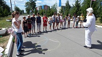 Дети изобразили на асфальте символ Олимпийских игр 